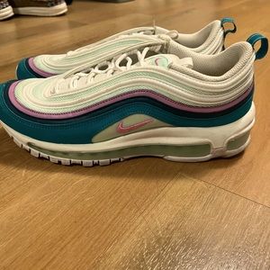 Womans Nike Shoes, Size 9